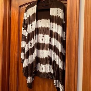 Open wrap tie dye brown and white shirt, T- Party brand, size medium